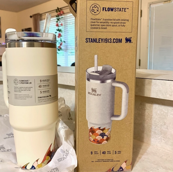 STANLEY YEAR OF THE DRAGON Lunar New Year Flowstate Quencher tumbler 30oz CREAM - Picture 4 of 7